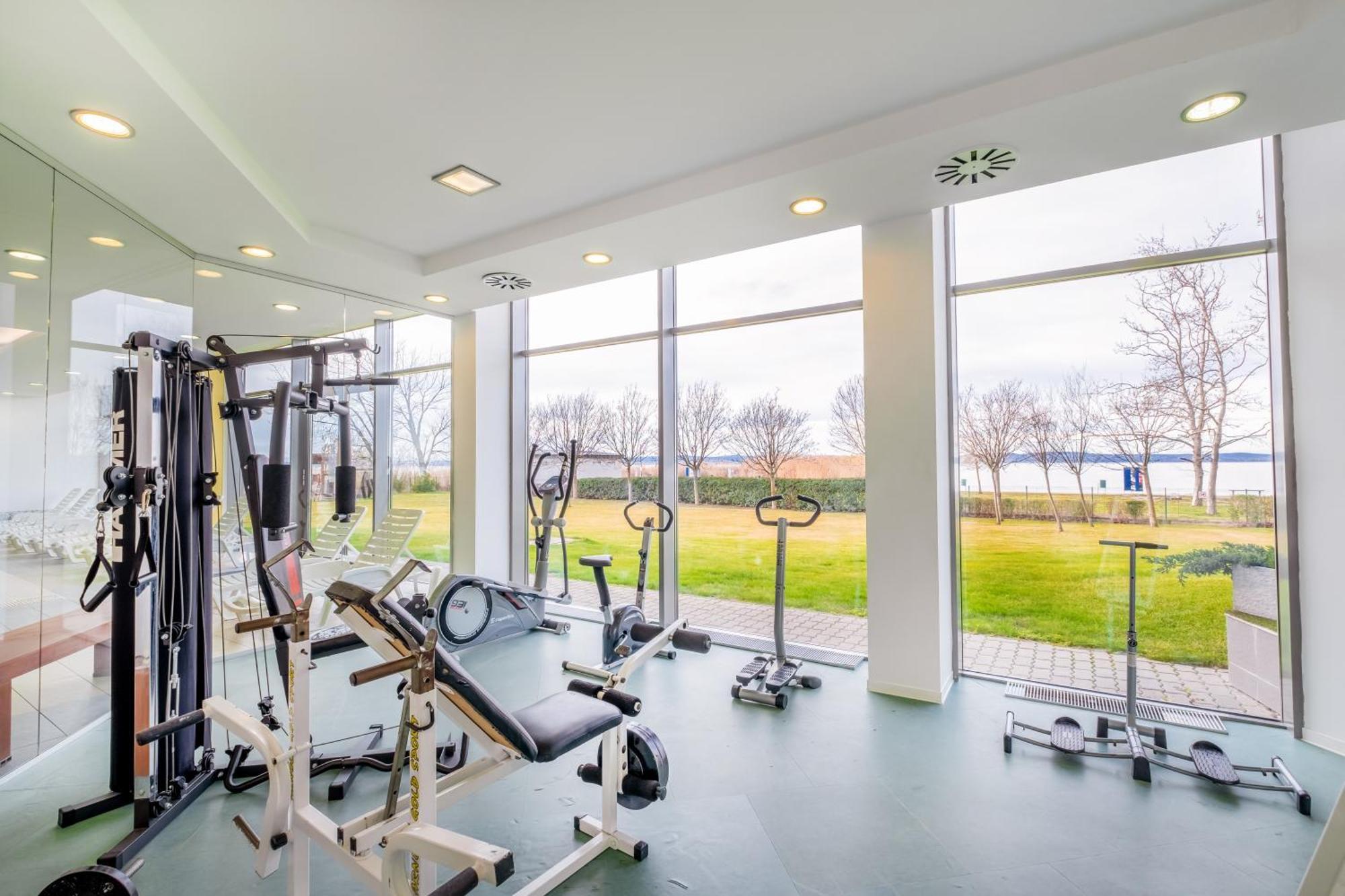 Myflat Club 218 Gold II Wellness Apartment Siófok Kültér fotó