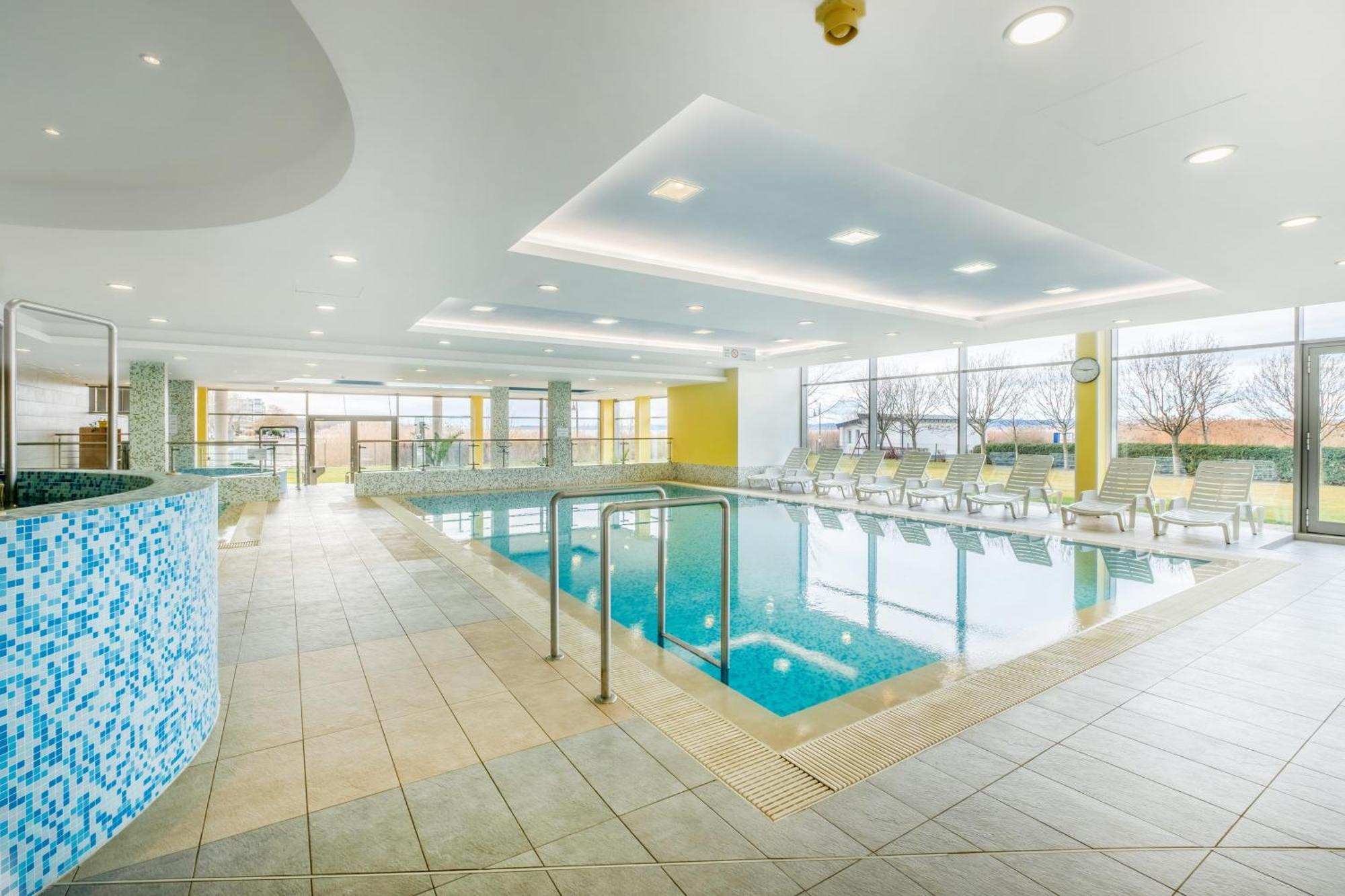 Myflat Club 218 Gold II Wellness Apartment Siófok Kültér fotó